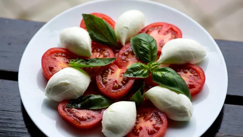 Savršena salata od paradajza i mocarele: